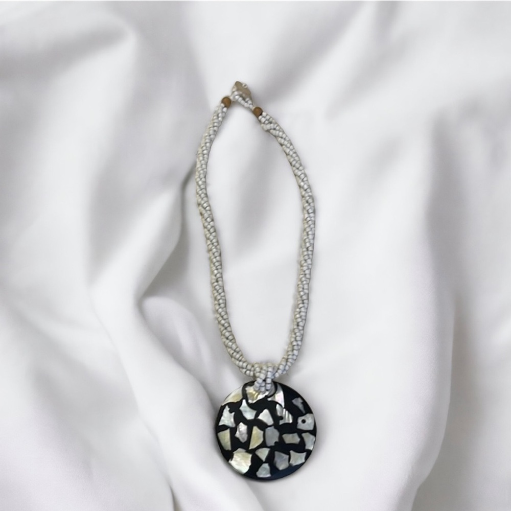 🛍️SALE🛍️ Hand Crafted Mother of Pearl Beaded Pendant Necklace - Picture 4 of 5
